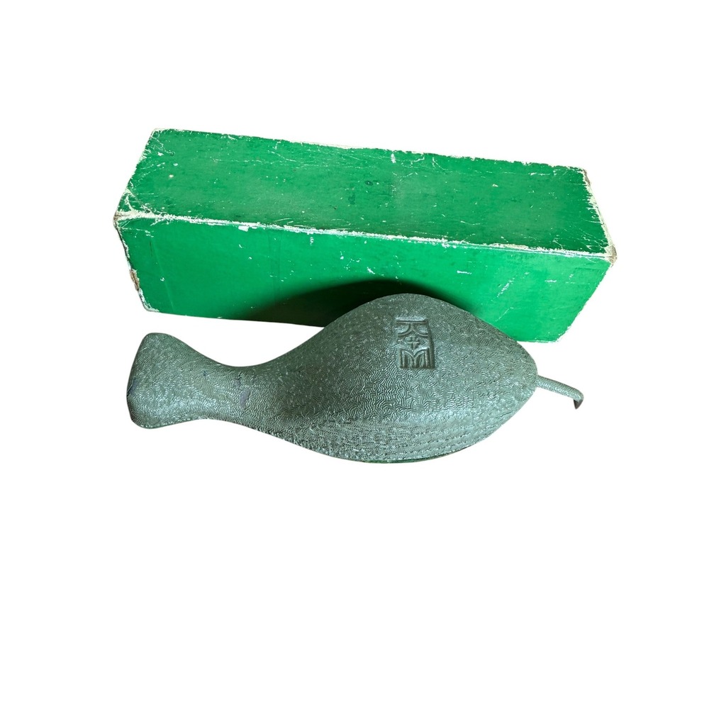 K+M Whale Figurine Unisex OS Green Good Vintage Cast Metal Nautical Decor - Picture 3 of 7